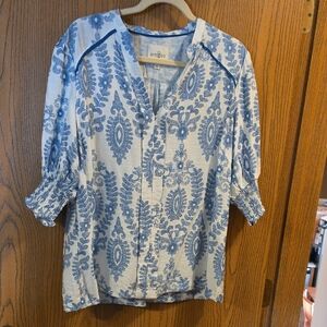 Umgee White and Blue Floral Blouse